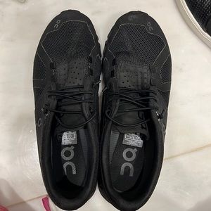 Oncloud tennis shoe! Size 7